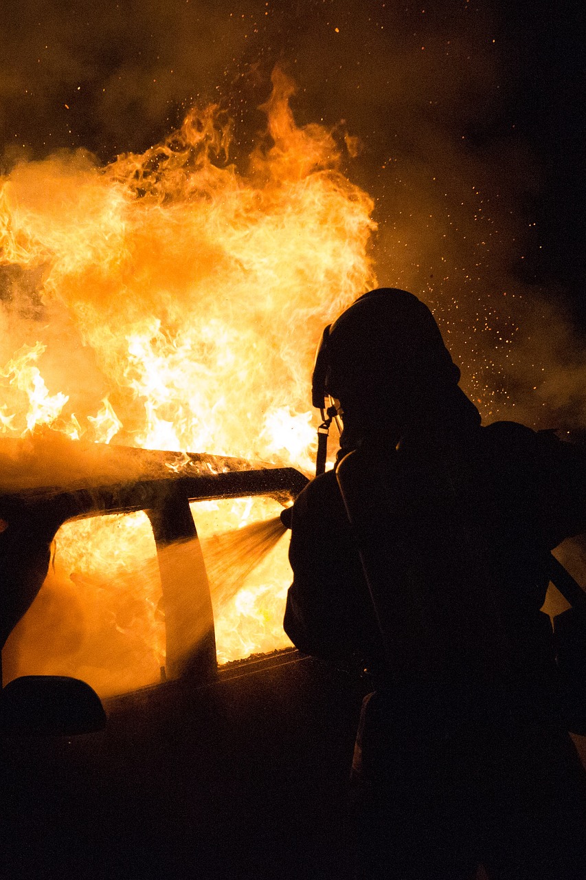 Lotta ai rischi degli incendi di auto elettriche: una sfida crescente nei Paesi Bassi