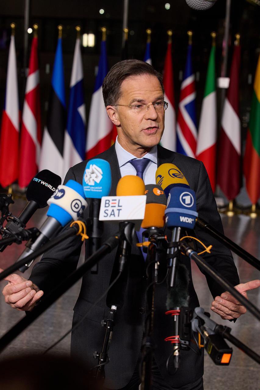 Rutte avverte: avanzano le minacce russe, rafforzare la difesa comune